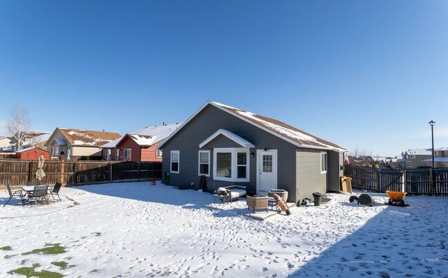 Building Photo - 4 Bedroom, Ranch Floor Plan close to Fort ...