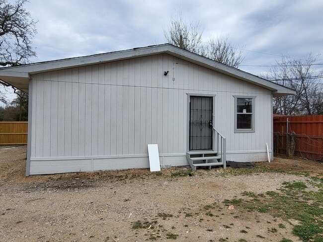 Building Photo - 9605 Grady Ln