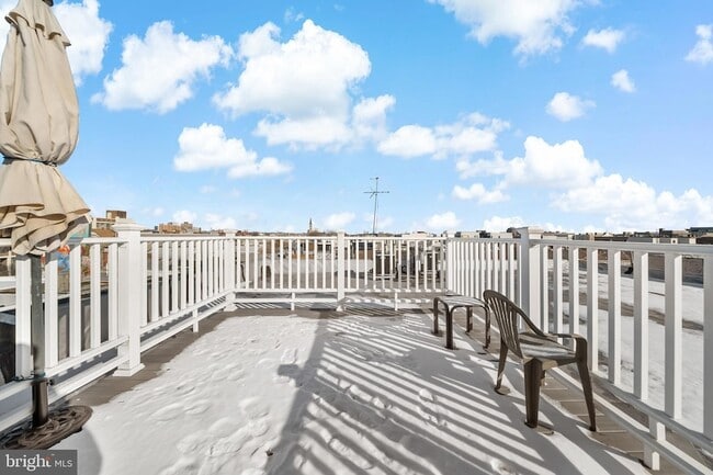 Building Photo - 443 Fairmount Ave