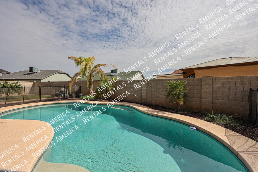 Building Photo - 6631 N 84th Dr