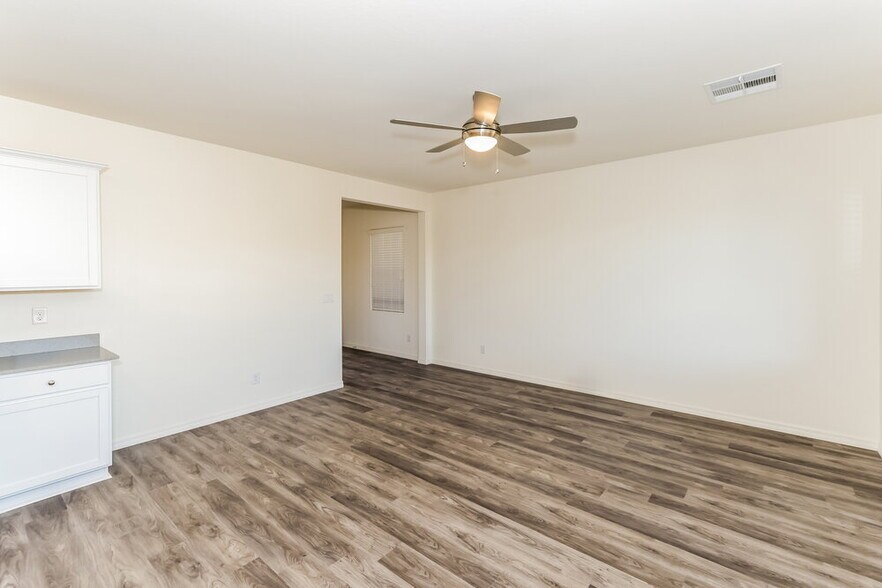 Building Photo - 1652 Desert Path Ave