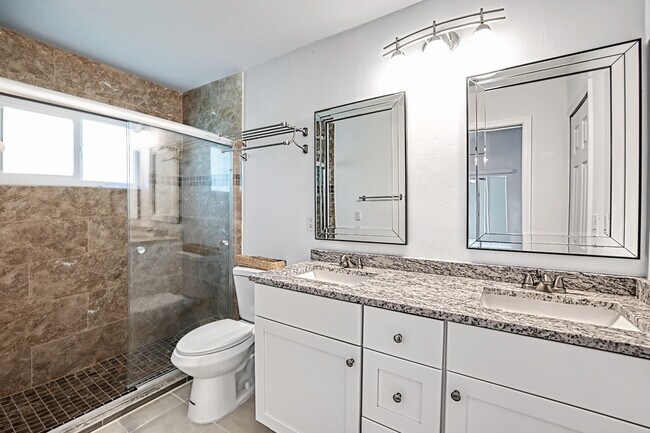 Building Photo - 16840 Sanibel Sunset Ct