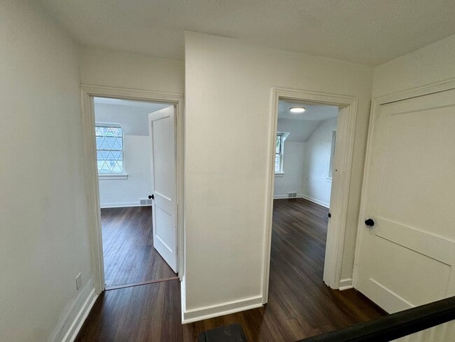 Building Photo - Adorable 2 Bed 1 Bath Home in Brookline W/dedicated office/library space!