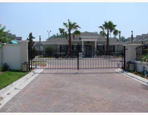 Building Photo - Beautiful Furnished 2/2.5  Pool View Condo x Rent Close to Universities.