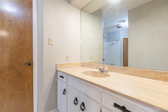 Building Photo - 3826 Crest Way