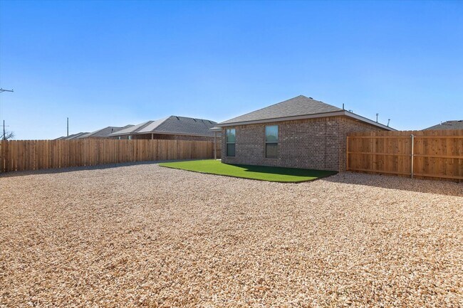 Building Photo - Now Pre-Leasing and a 55' TV -New 3/2/2 in Willowbend