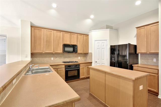 Building Photo - 9205 Regal Oaks Dr