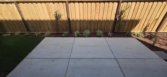 Building Photo - Brand New 2025 Solar-Powered 4 Bed, 3 Bath...