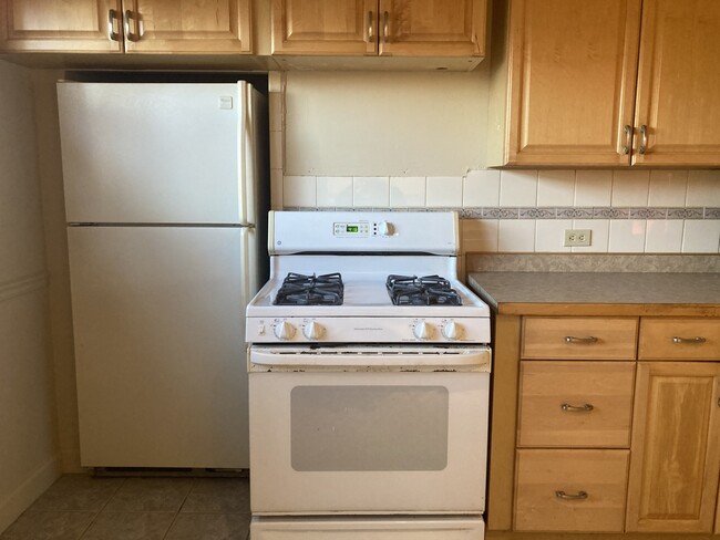 Microwave, Fridge, Oven & Dishwasher Included - 90 Clearview Dr