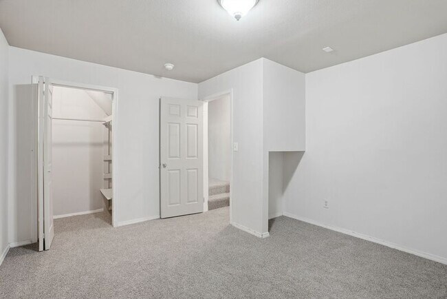 Building Photo - 508 E 19th Ave