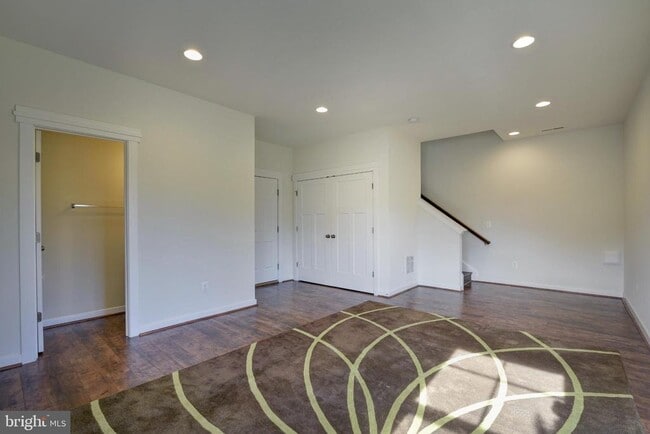 Building Photo - 104 Santa Fe Ct