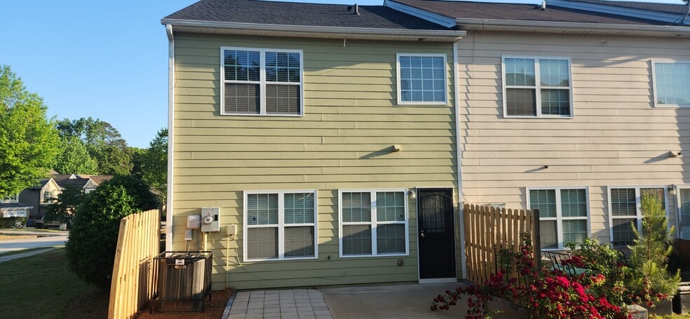 Building Photo - 7039 Chara Ln SW