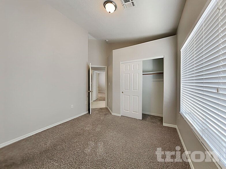 Building Photo - 423 N Shaylee Ln