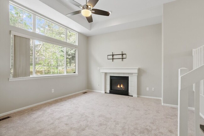 Building Photo - Bright End-Unit Townhome with 3 Beds, 2.5 ...