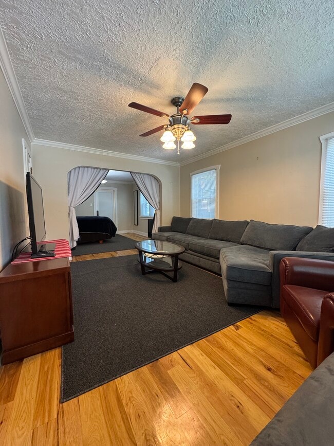 Building Photo - 732 S 900 E