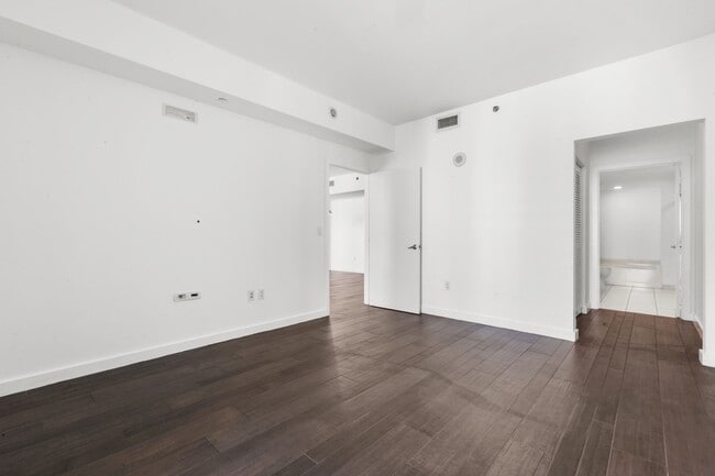 Building Photo - 951 Brickell Ave