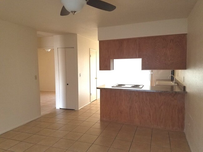 Building Photo - Walnut Ave - Triplex