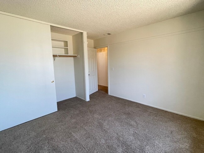 Building Photo - Single Story Southside Home Close to Vande...