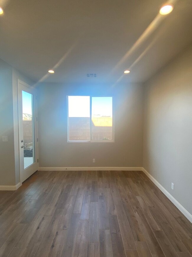 Building Photo - Beautiful home in the Ledges