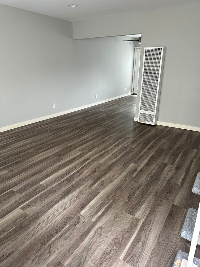 Building Photo - 732 9th St