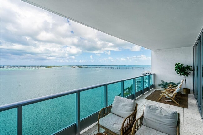 Building Photo - 1331 Brickell Bay Dr