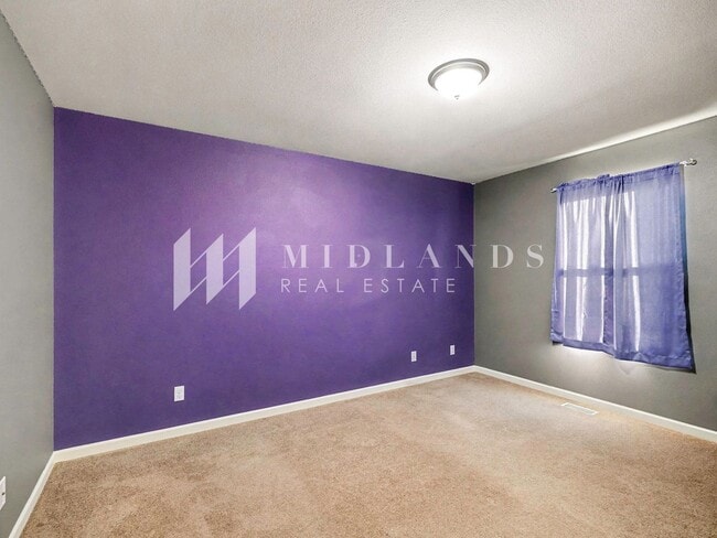 Building Photo - Papillion 2 Story