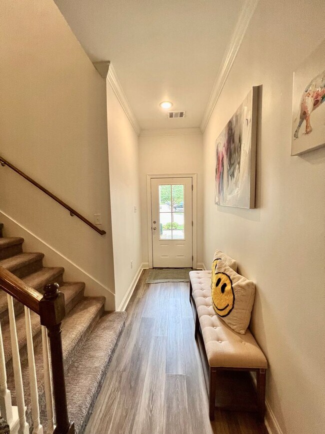 Building Photo - SPACIOUS 3 BEDROOM HOME WITH ALL UTILITIES INCLUDED