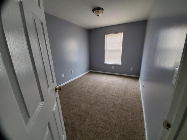 Building Photo - 3589 E 106th St