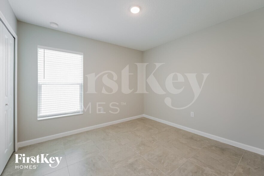 Building Photo - 702 Yeager Ct