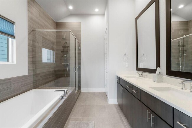 Building Photo - 6008 Florencia Ln