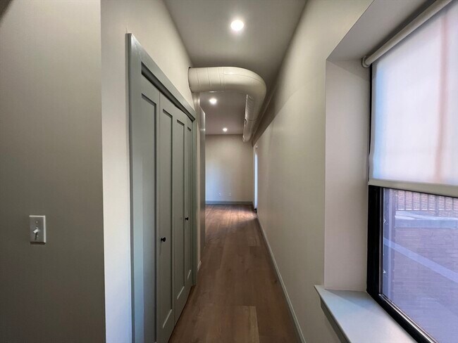 Building Photo - 160 Seabury St