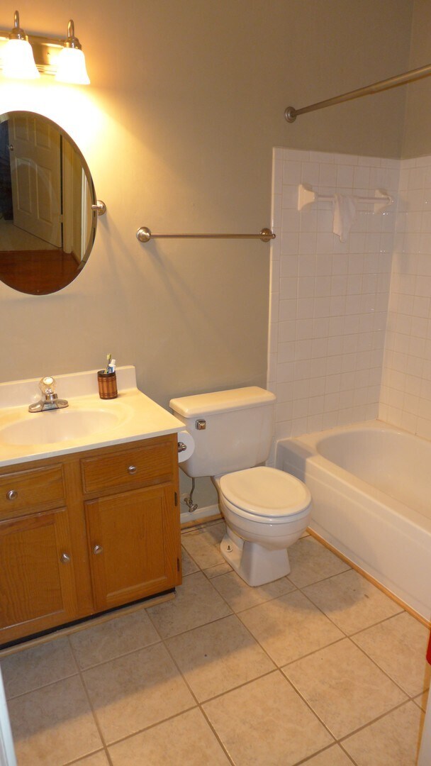 Building Photo - 1426 Nutwood Ct