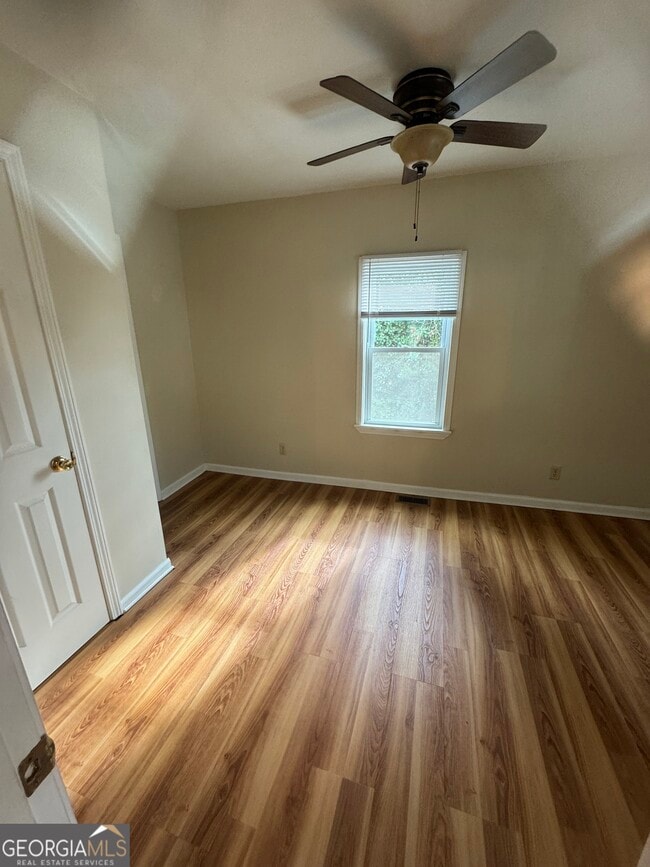 Building Photo - 105 Mechanic St SE