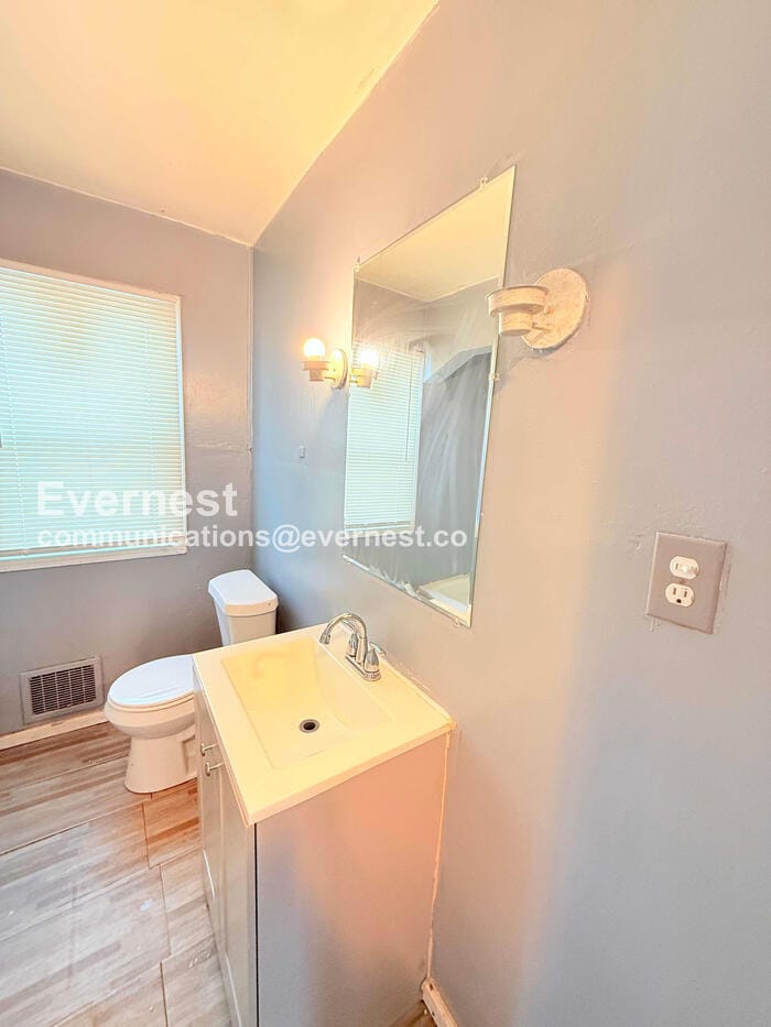 Building Photo - 18640 Sherwood St