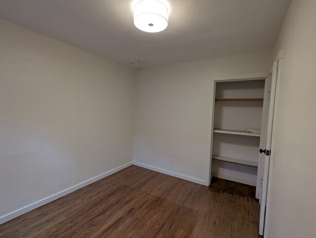 Building Photo - 455 NE Clay Ave