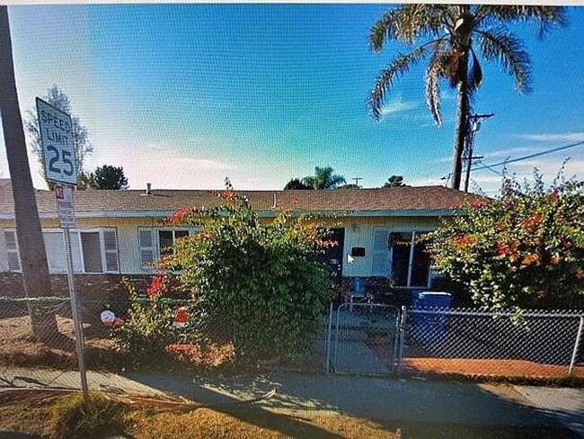 Primary Photo - Lawndale Duplex 2 Bedroom 1 bath house