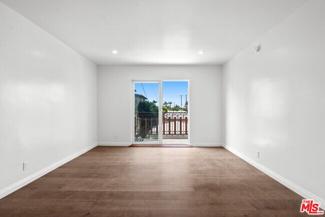 Building Photo - 616 Sunset Ave