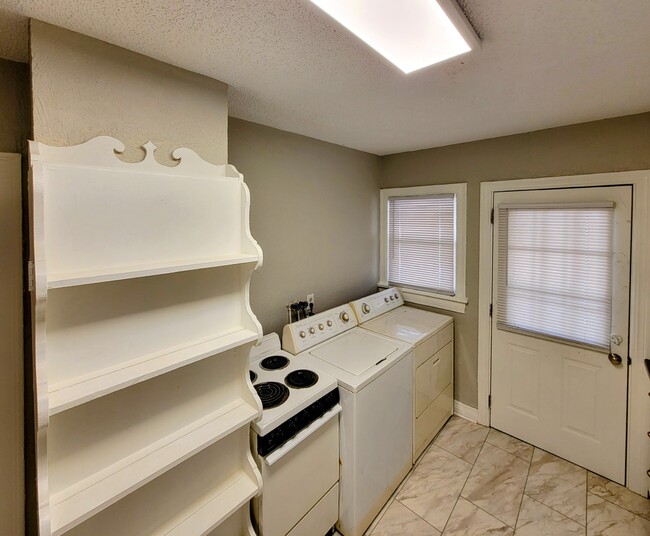 Building Photo - Front Duplex on 11th