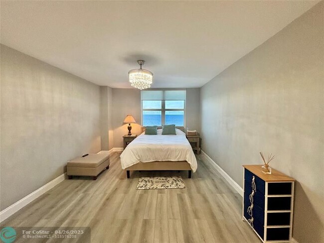 Building Photo - 3725 S Ocean Dr