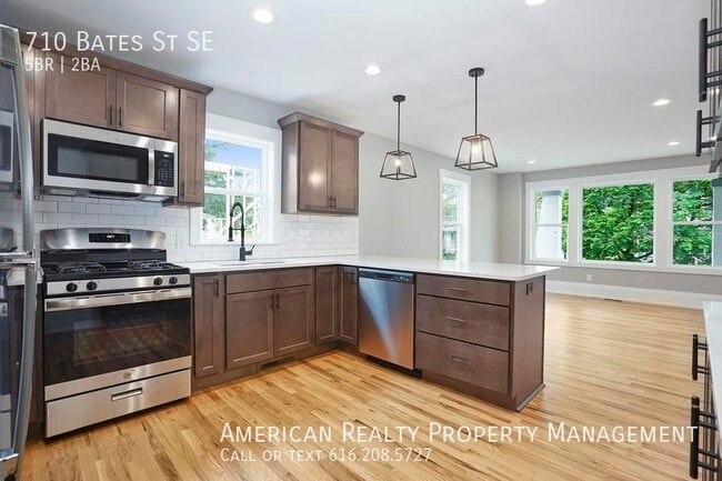 Building Photo - 710 Bates St SE