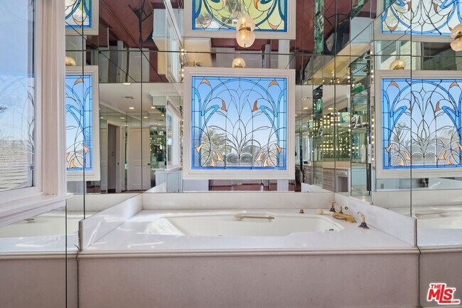 Building Photo - 1170 S Beverwil Dr