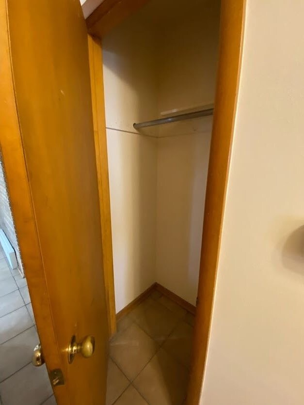 Building Photo - 1030 E Johnson St