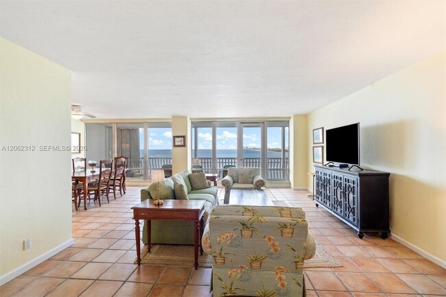 Building Photo - 2200 S Ocean Ln