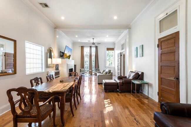 Building Photo - 1204 Carondelet St