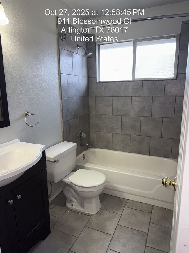 Building Photo - 911 Blossomwood Ct