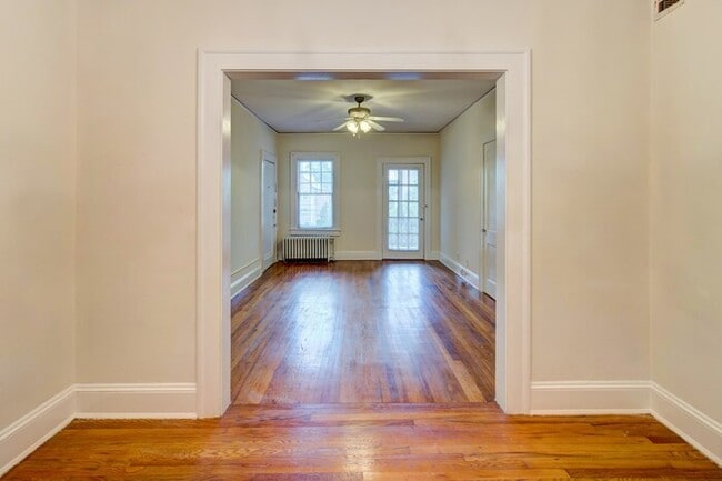 Building Photo - Experience the best of VA Highlands living! Cozy One Bedroom Apartment Available Now!