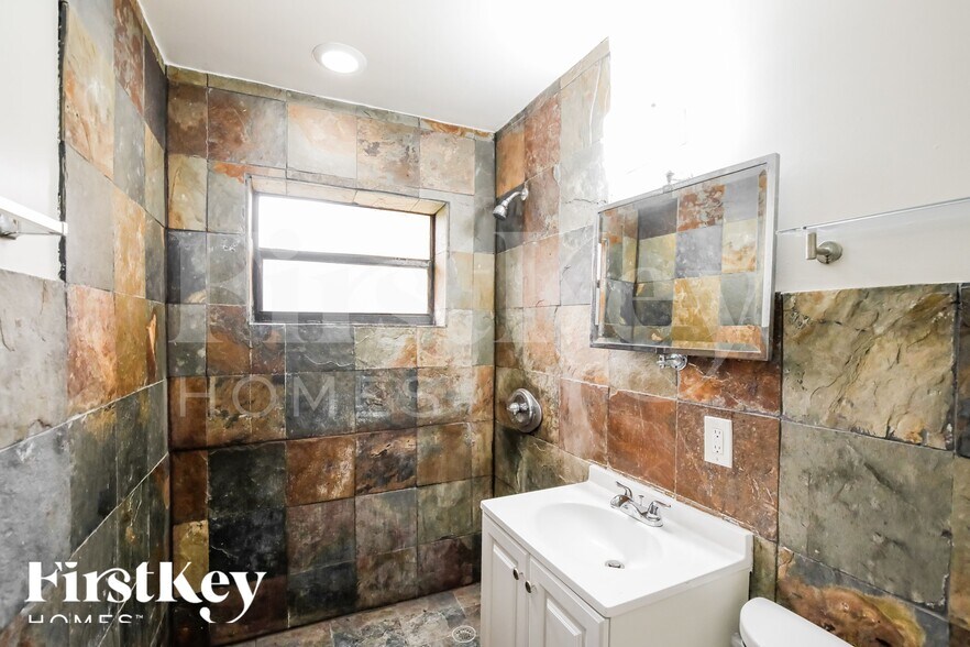 Building Photo - 1014 NW 15th St