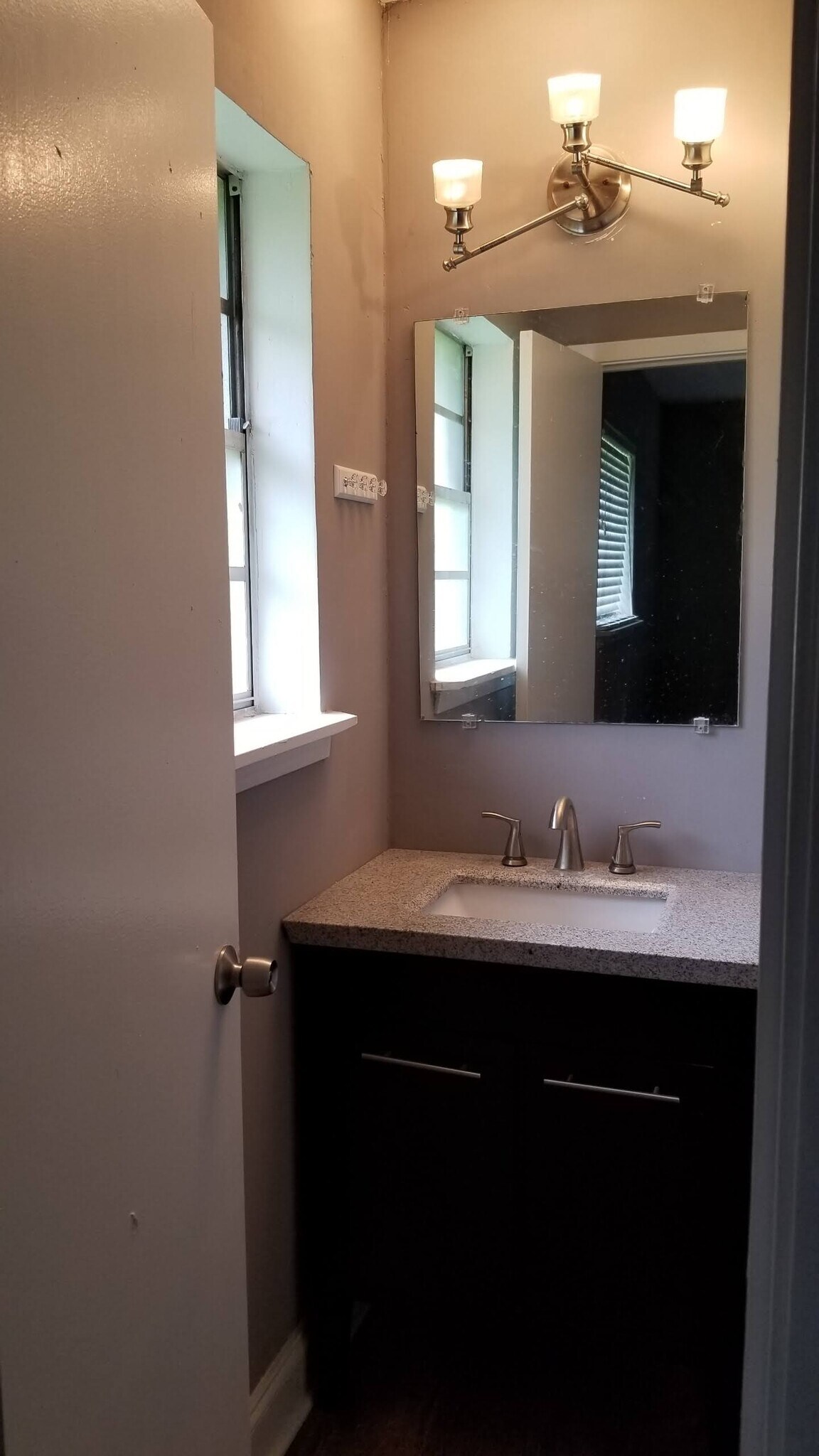 Building Photo - 2520 Melrose Ave