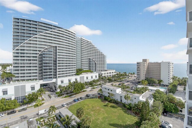 Building Photo - 336 N Birch Rd