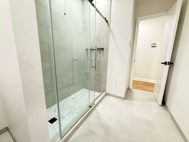 Building Photo - FOR RENT – FULLY REMODELED 4 BEDROOM | 2 BATH HOME!